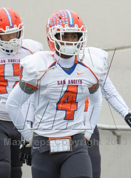 Thumbnail 2 in San Angelo Central vs. Fossil Ridge (UIL 5A D2 Area Playoff) photogallery.