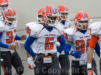 Thumbnail 2 in San Angelo Central vs. Fossil Ridge (UIL 5A D2 Area Playoff) photogallery.