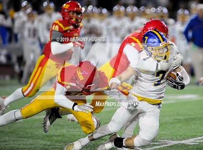 Thumbnail 2 in Chaminade vs. Kellenberg Memorial (NYCHSFL Class AA-1 Final photogallery.