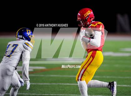 Thumbnail 1 in Chaminade vs. Kellenberg Memorial (NYCHSFL Class AA-1 Final photogallery.