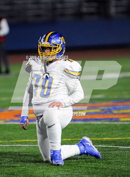Thumbnail 3 in Chaminade vs. Kellenberg Memorial (NYCHSFL Class AA-1 Final photogallery.