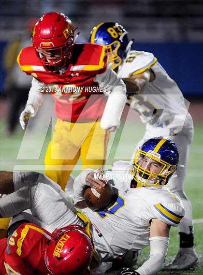 Thumbnail 2 in Chaminade vs. Kellenberg Memorial (NYCHSFL Class AA-1 Final photogallery.