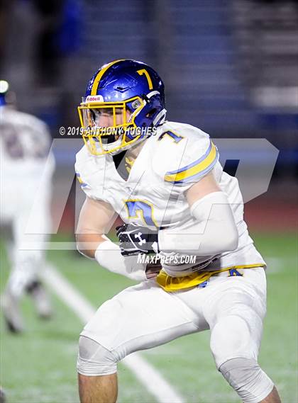 Thumbnail 3 in Chaminade vs. Kellenberg Memorial (NYCHSFL Class AA-1 Final photogallery.