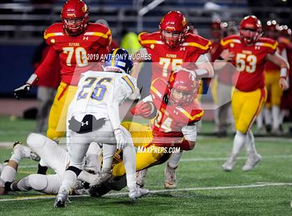 Thumbnail 3 in Chaminade vs. Kellenberg Memorial (NYCHSFL Class AA-1 Final photogallery.
