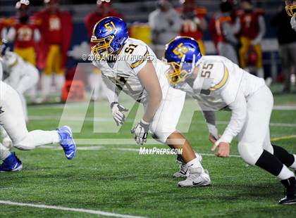 Thumbnail 1 in Chaminade vs. Kellenberg Memorial (NYCHSFL Class AA-1 Final photogallery.