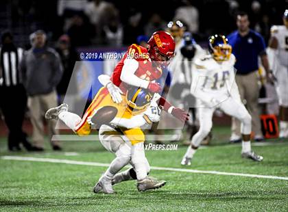 Thumbnail 3 in Chaminade vs. Kellenberg Memorial (NYCHSFL Class AA-1 Final photogallery.