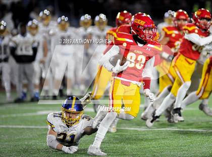 Thumbnail 3 in Chaminade vs. Kellenberg Memorial (NYCHSFL Class AA-1 Final photogallery.