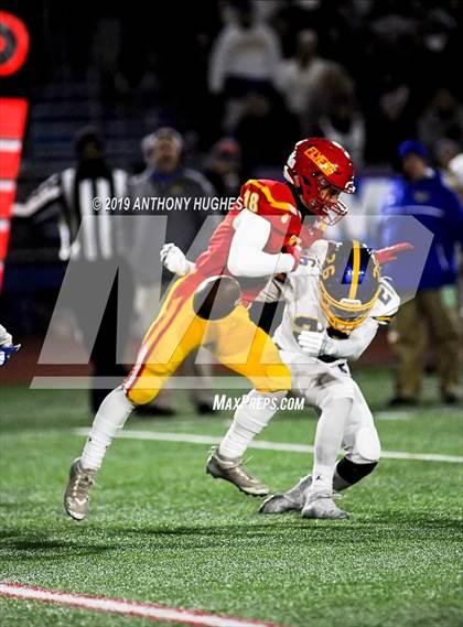 Thumbnail 2 in Chaminade vs. Kellenberg Memorial (NYCHSFL Class AA-1 Final photogallery.