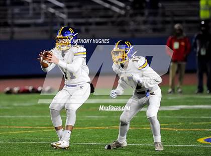 Thumbnail 2 in Chaminade vs. Kellenberg Memorial (NYCHSFL Class AA-1 Final photogallery.