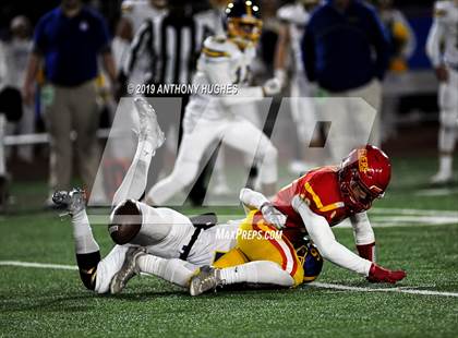 Thumbnail 2 in Chaminade vs. Kellenberg Memorial (NYCHSFL Class AA-1 Final photogallery.