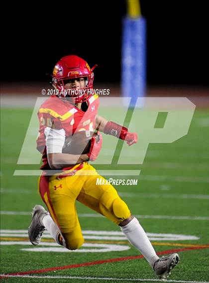Thumbnail 1 in Chaminade vs. Kellenberg Memorial (NYCHSFL Class AA-1 Final photogallery.