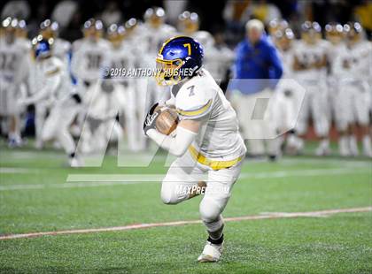 Thumbnail 2 in Chaminade vs. Kellenberg Memorial (NYCHSFL Class AA-1 Final photogallery.