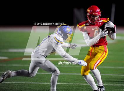 Thumbnail 3 in Chaminade vs. Kellenberg Memorial (NYCHSFL Class AA-1 Final photogallery.