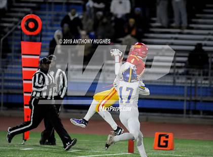 Thumbnail 2 in Chaminade vs. Kellenberg Memorial (NYCHSFL Class AA-1 Final photogallery.