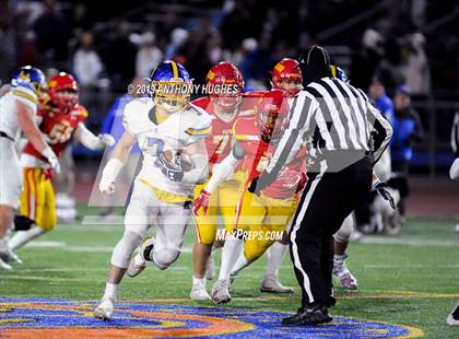 Thumbnail 1 in Chaminade vs. Kellenberg Memorial (NYCHSFL Class AA-1 Final photogallery.