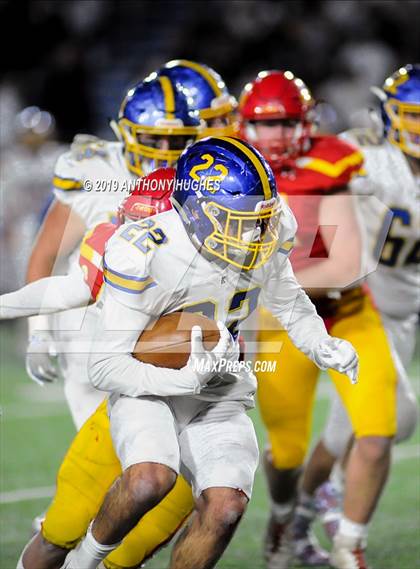 Thumbnail 1 in Chaminade vs. Kellenberg Memorial (NYCHSFL Class AA-1 Final photogallery.