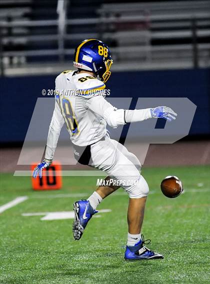 Thumbnail 3 in Chaminade vs. Kellenberg Memorial (NYCHSFL Class AA-1 Final photogallery.