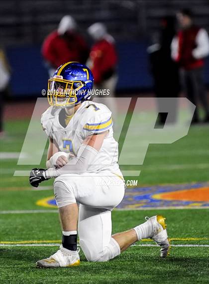 Thumbnail 1 in Chaminade vs. Kellenberg Memorial (NYCHSFL Class AA-1 Final photogallery.