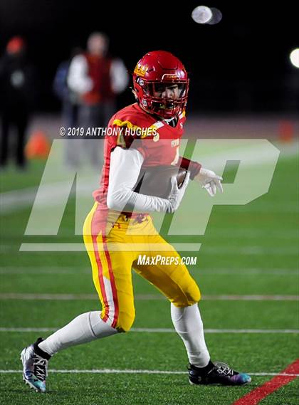 Thumbnail 2 in Chaminade vs. Kellenberg Memorial (NYCHSFL Class AA-1 Final photogallery.