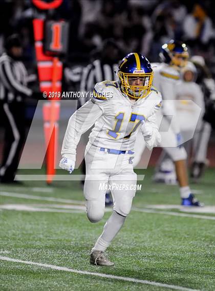 Thumbnail 1 in Chaminade vs. Kellenberg Memorial (NYCHSFL Class AA-1 Final photogallery.