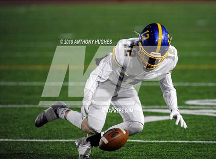 Thumbnail 2 in Chaminade vs. Kellenberg Memorial (NYCHSFL Class AA-1 Final photogallery.