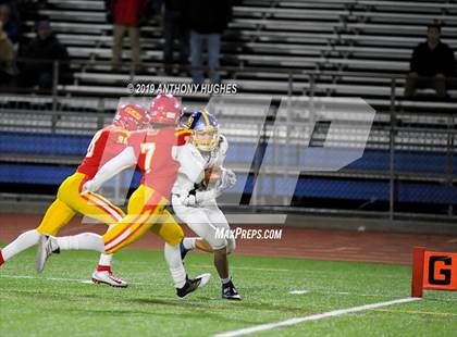 Thumbnail 3 in Chaminade vs. Kellenberg Memorial (NYCHSFL Class AA-1 Final photogallery.