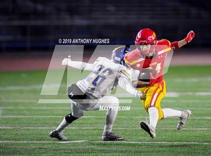 Thumbnail 3 in Chaminade vs. Kellenberg Memorial (NYCHSFL Class AA-1 Final photogallery.