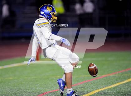 Thumbnail 3 in Chaminade vs. Kellenberg Memorial (NYCHSFL Class AA-1 Final photogallery.