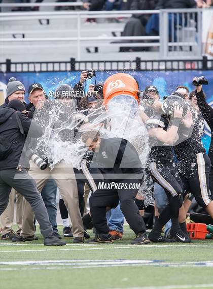 Thumbnail 1 in Avonworth vs. Southern Columbia Area (PIAA 2A Championship) photogallery.