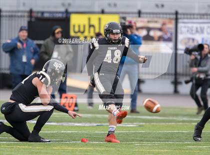 Thumbnail 3 in Avonworth vs. Southern Columbia Area (PIAA 2A Championship) photogallery.