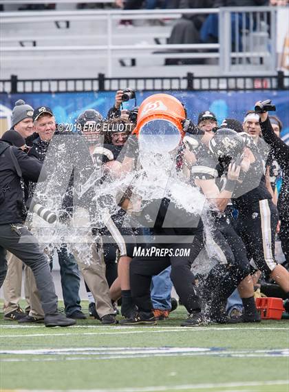 Thumbnail 2 in Avonworth vs. Southern Columbia Area (PIAA 2A Championship) photogallery.