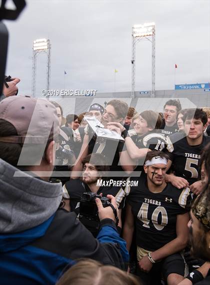 Thumbnail 1 in Avonworth vs. Southern Columbia Area (PIAA 2A Championship) photogallery.