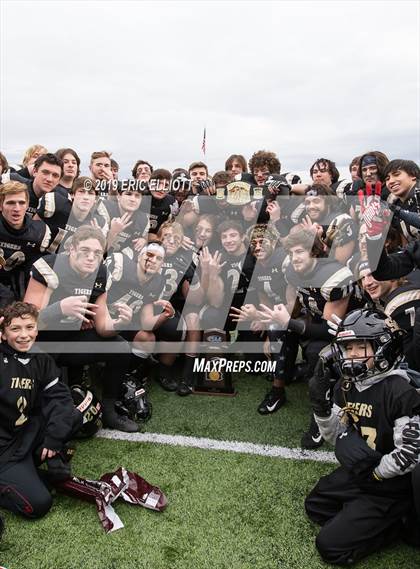 Thumbnail 2 in Avonworth vs. Southern Columbia Area (PIAA 2A Championship) photogallery.