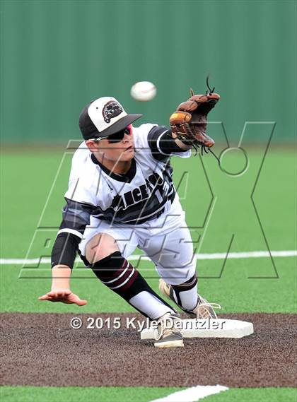 Thumbnail 1 in Sanger vs Princeton (UIL 4A Region 2 Area) photogallery.