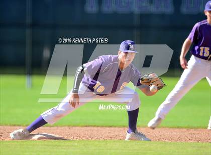 Thumbnail 3 in Bourgeois @ Thibodaux photogallery.