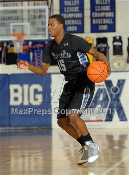 Thumbnail 2 in Mater Dei vs. Lincoln (MaxPreps Holiday Classic) photogallery.