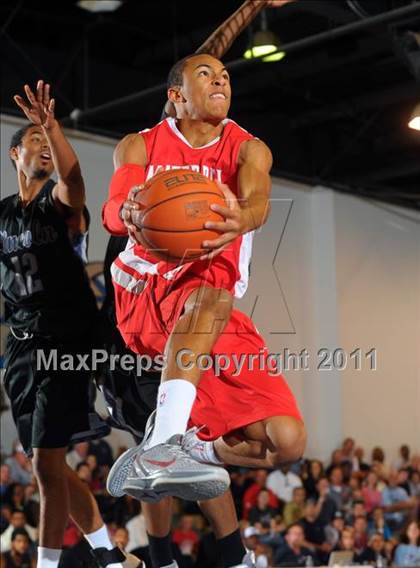 Thumbnail 2 in Mater Dei vs. Lincoln (MaxPreps Holiday Classic) photogallery.