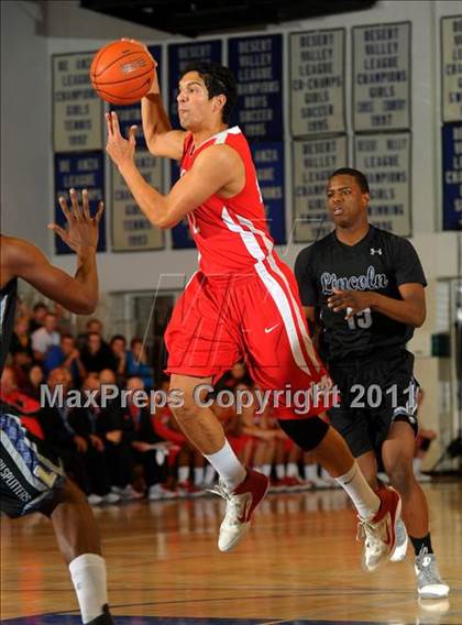 Thumbnail 1 in Mater Dei vs. Lincoln (MaxPreps Holiday Classic) photogallery.