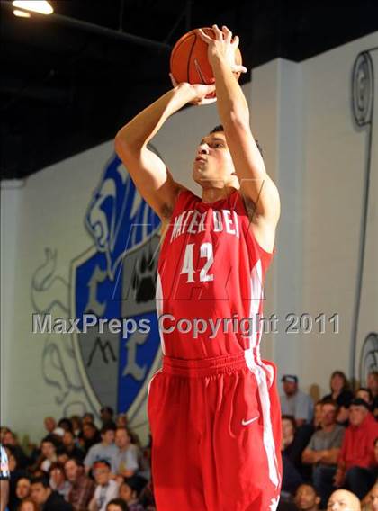 Thumbnail 3 in Mater Dei vs. Lincoln (MaxPreps Holiday Classic) photogallery.