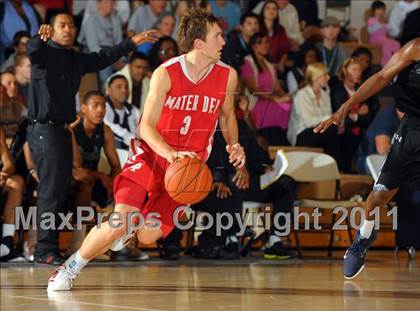 Thumbnail 1 in Mater Dei vs. Lincoln (MaxPreps Holiday Classic) photogallery.