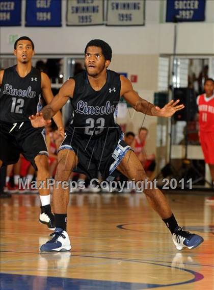 Thumbnail 2 in Mater Dei vs. Lincoln (MaxPreps Holiday Classic) photogallery.
