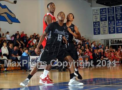 Thumbnail 2 in Mater Dei vs. Lincoln (MaxPreps Holiday Classic) photogallery.