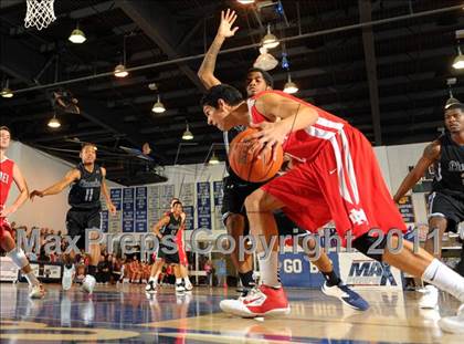 Thumbnail 3 in Mater Dei vs. Lincoln (MaxPreps Holiday Classic) photogallery.
