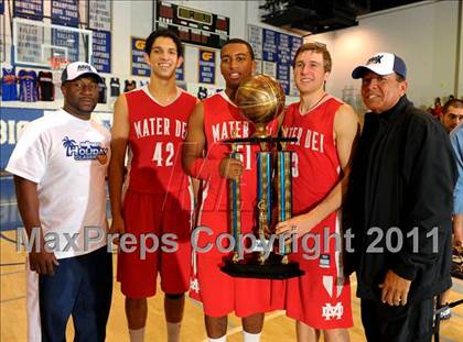 Thumbnail 2 in Mater Dei vs. Lincoln (MaxPreps Holiday Classic) photogallery.