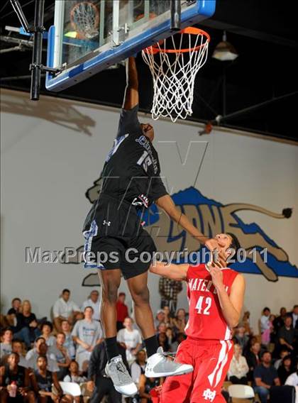 Thumbnail 2 in Mater Dei vs. Lincoln (MaxPreps Holiday Classic) photogallery.