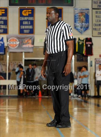 Thumbnail 1 in Mater Dei vs. Lincoln (MaxPreps Holiday Classic) photogallery.