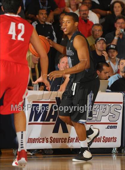 Thumbnail 2 in Mater Dei vs. Lincoln (MaxPreps Holiday Classic) photogallery.