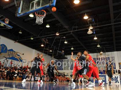 Thumbnail 2 in Mater Dei vs. Lincoln (MaxPreps Holiday Classic) photogallery.