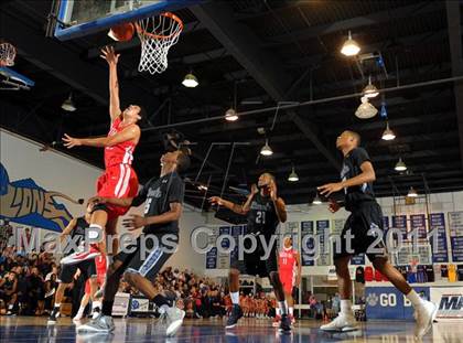 Thumbnail 3 in Mater Dei vs. Lincoln (MaxPreps Holiday Classic) photogallery.