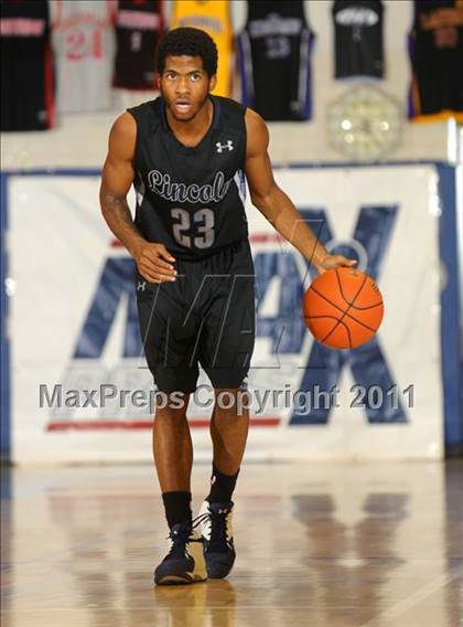 Thumbnail 2 in Mater Dei vs. Lincoln (MaxPreps Holiday Classic) photogallery.